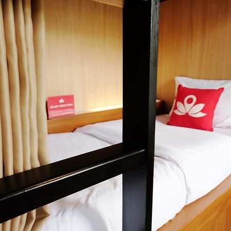 Zen Hostel Alun-Alun Sarinah Malang Exteriér fotografie