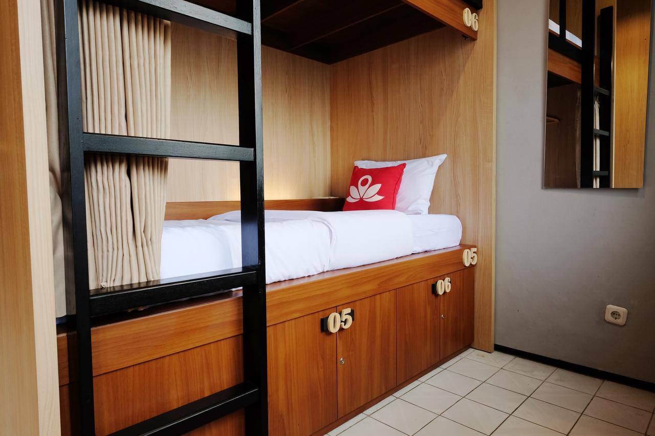 Zen Hostel Alun-Alun Sarinah Malang Exteriér fotografie