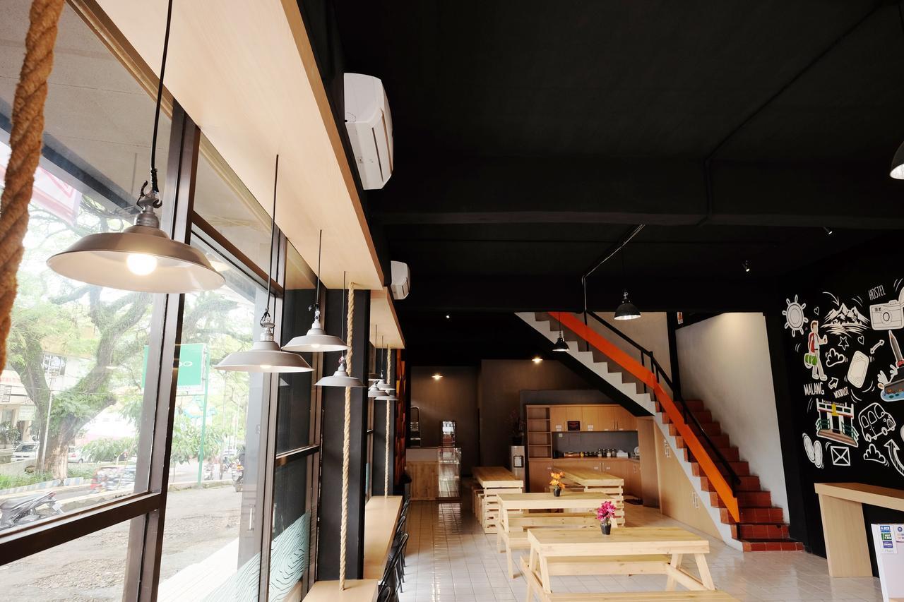 Zen Hostel Alun-Alun Sarinah Malang Exteriér fotografie
