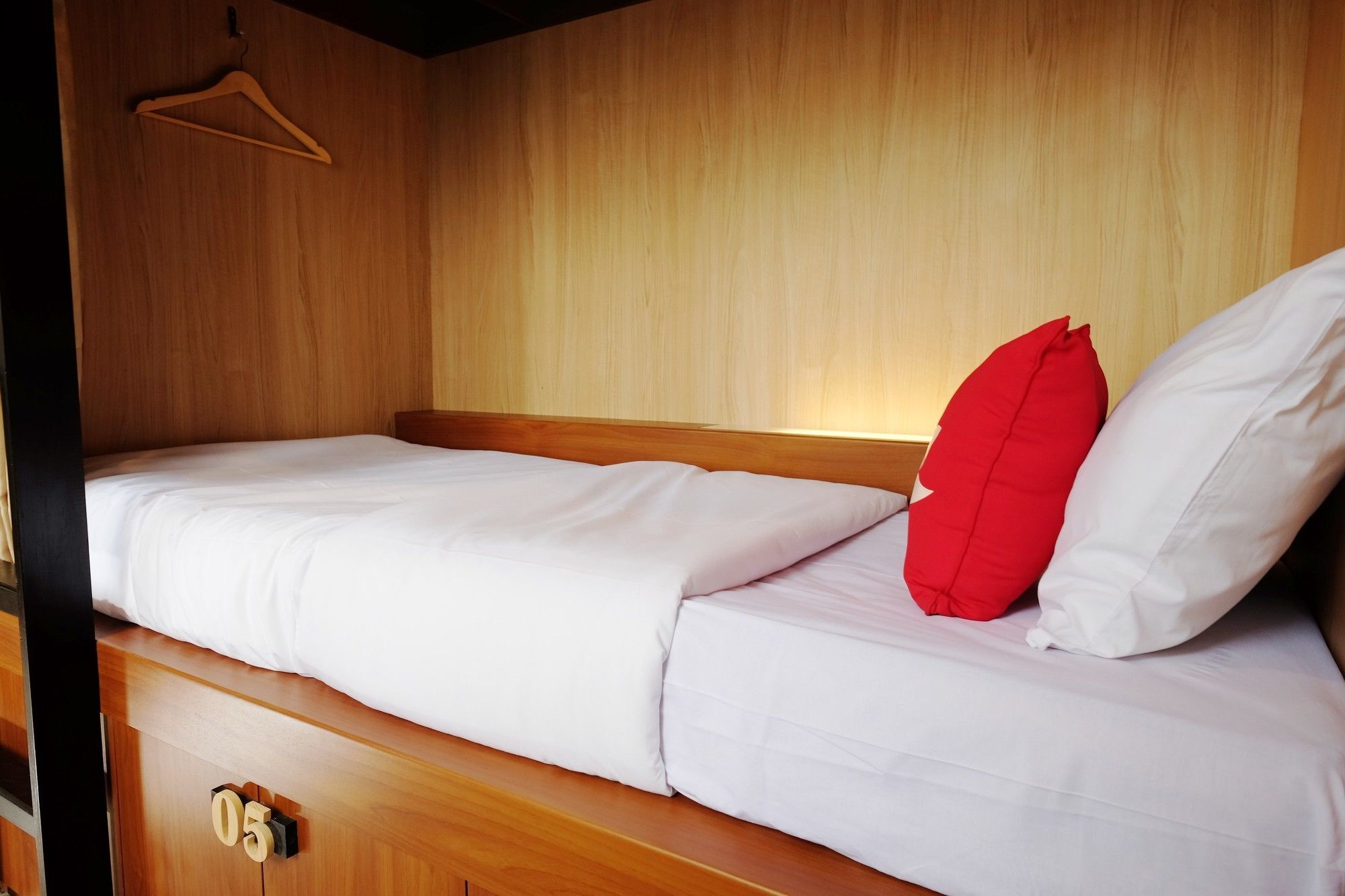 Zen Hostel Alun-Alun Sarinah Malang Exteriér fotografie
